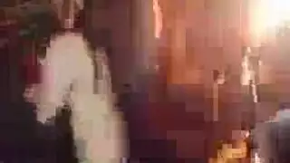 فتاة مصرية تقدم عرضًا صارخًا في الكباريه أثداء كبيرة ترتعش في كل مكان