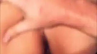 فحل عربي يدك كسًا مبلولًا بعد مداعبته جسدها بالسلاسل