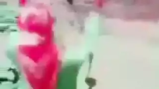 عارية ومستعدة: نجمه إباحية عربية تحلق لمشهد شرجي