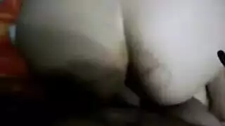 زوجه مصريه فوق سرير