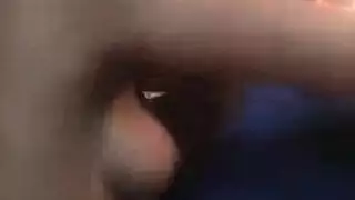 مراهقة ذات أثداء صغيرة تُربط لممارسة جنس شرجي خشن