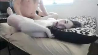 شراشف محرمة: أخت نائمة تُملأ