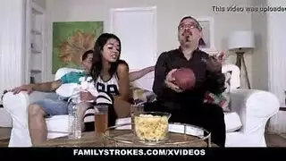 الاخت الممحونه تمتص قضيب اخوها